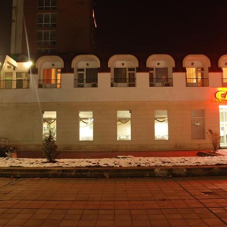 Hotel Ogosta Монтана Екстериор снимка